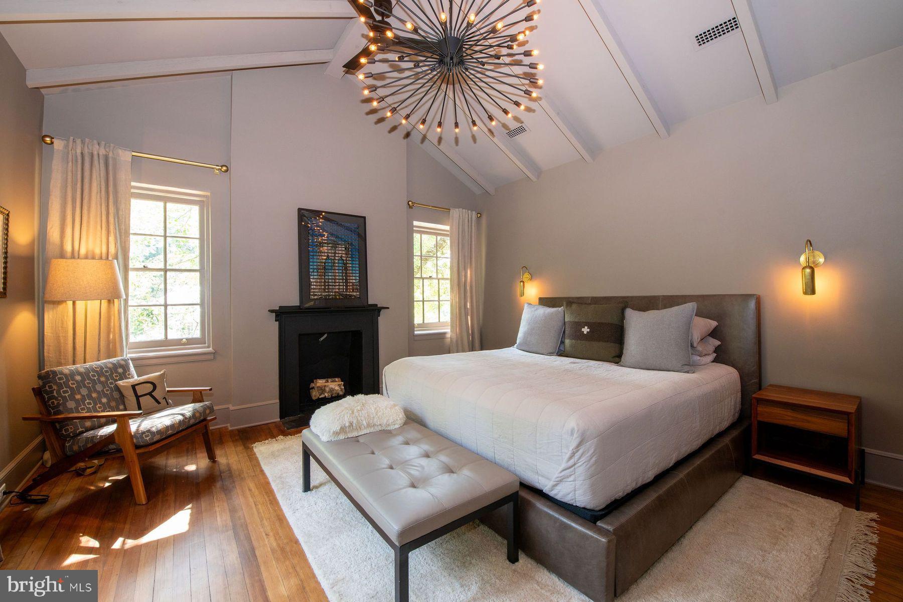 CHESTNUT HILL - Residential