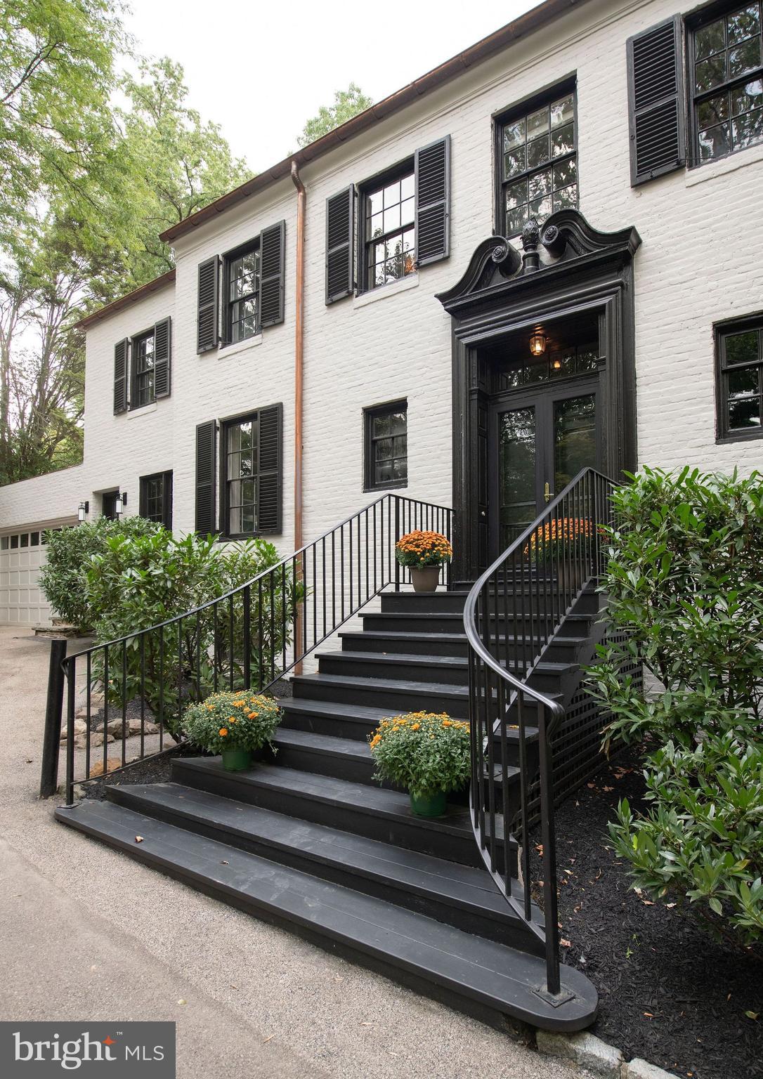 CHESTNUT HILL - Residential