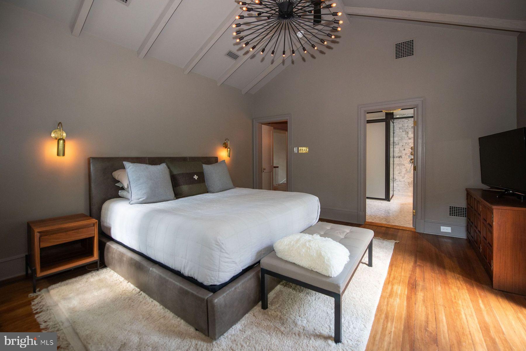 CHESTNUT HILL - Residential