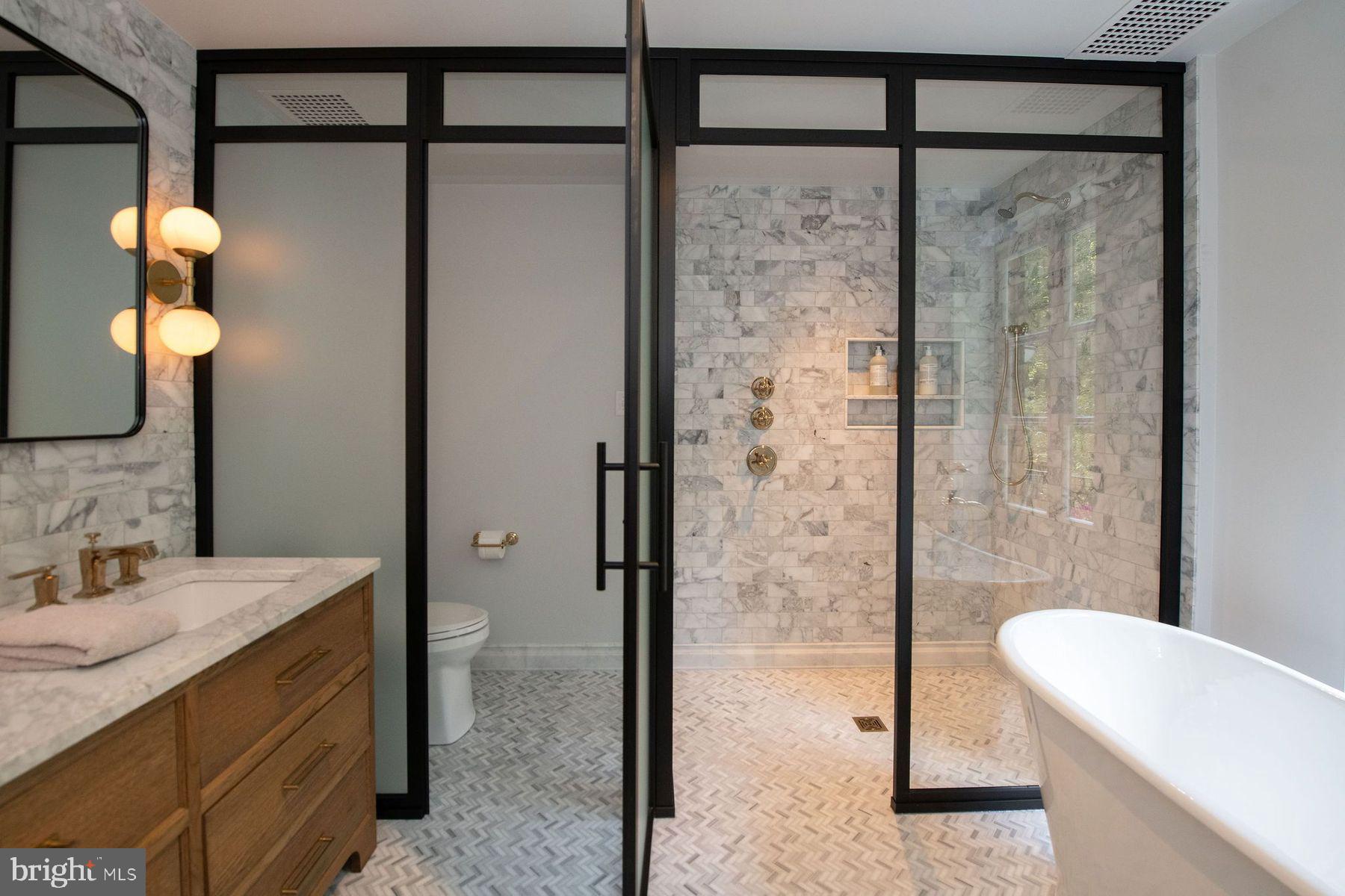 CHESTNUT HILL - Residential