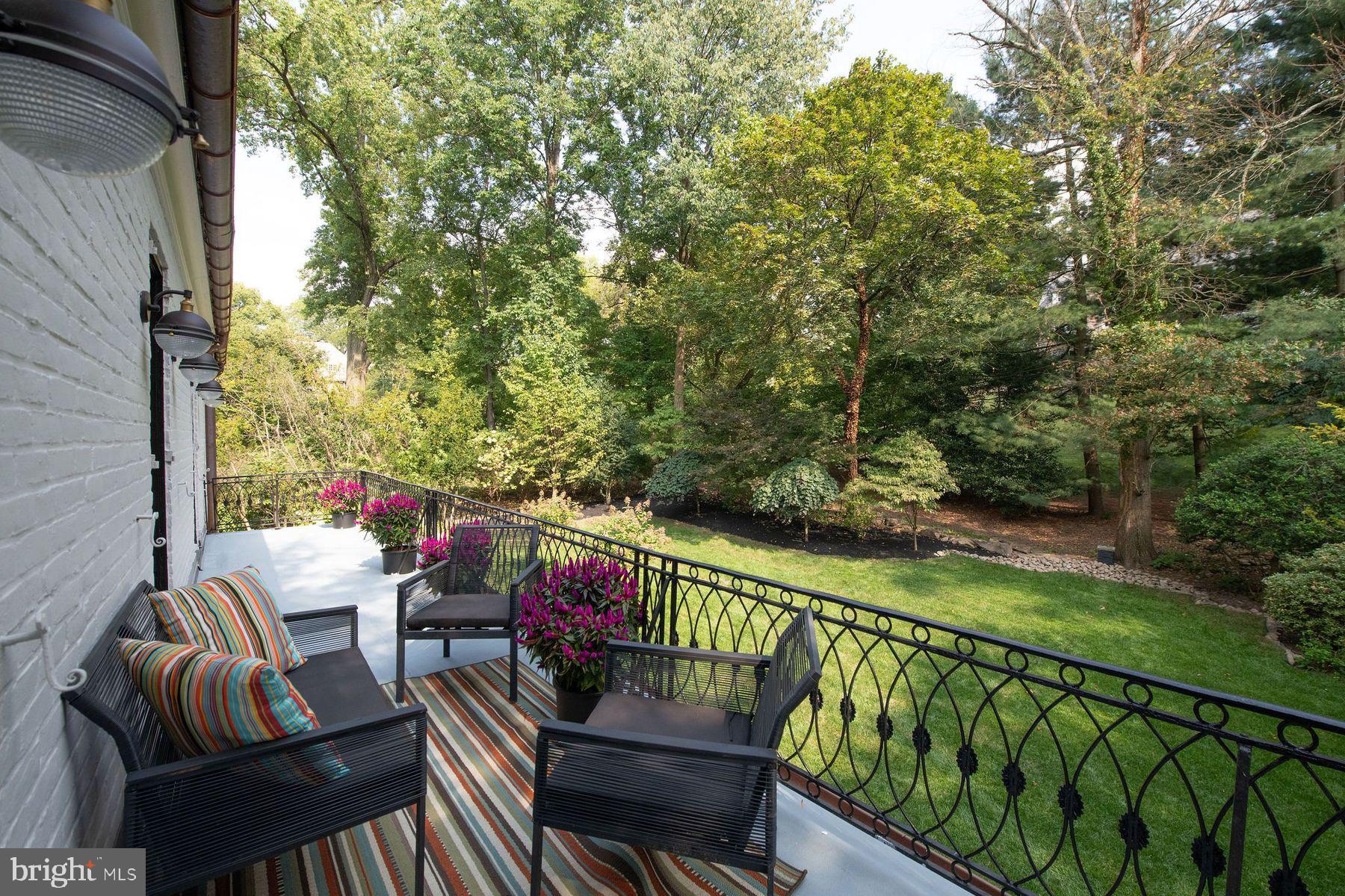 CHESTNUT HILL - Residential