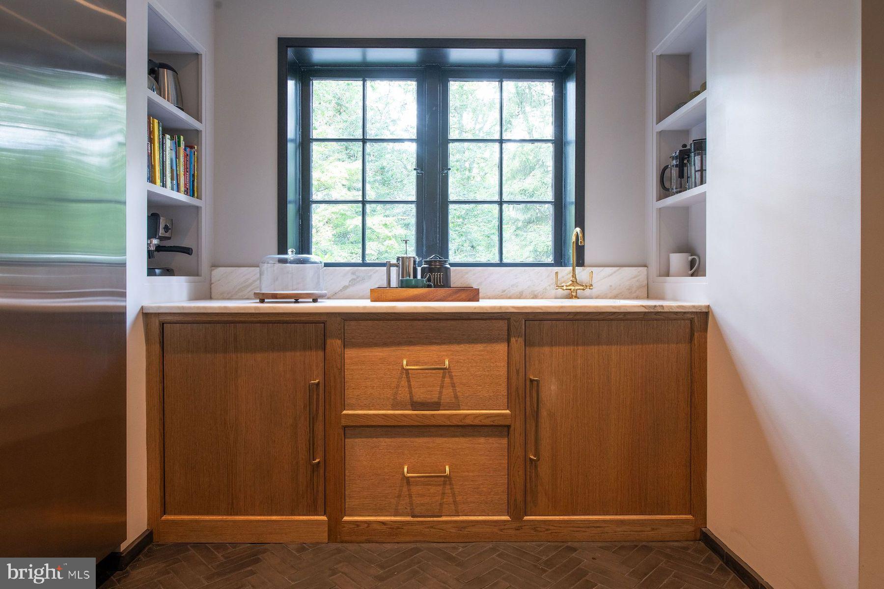 CHESTNUT HILL - Residential