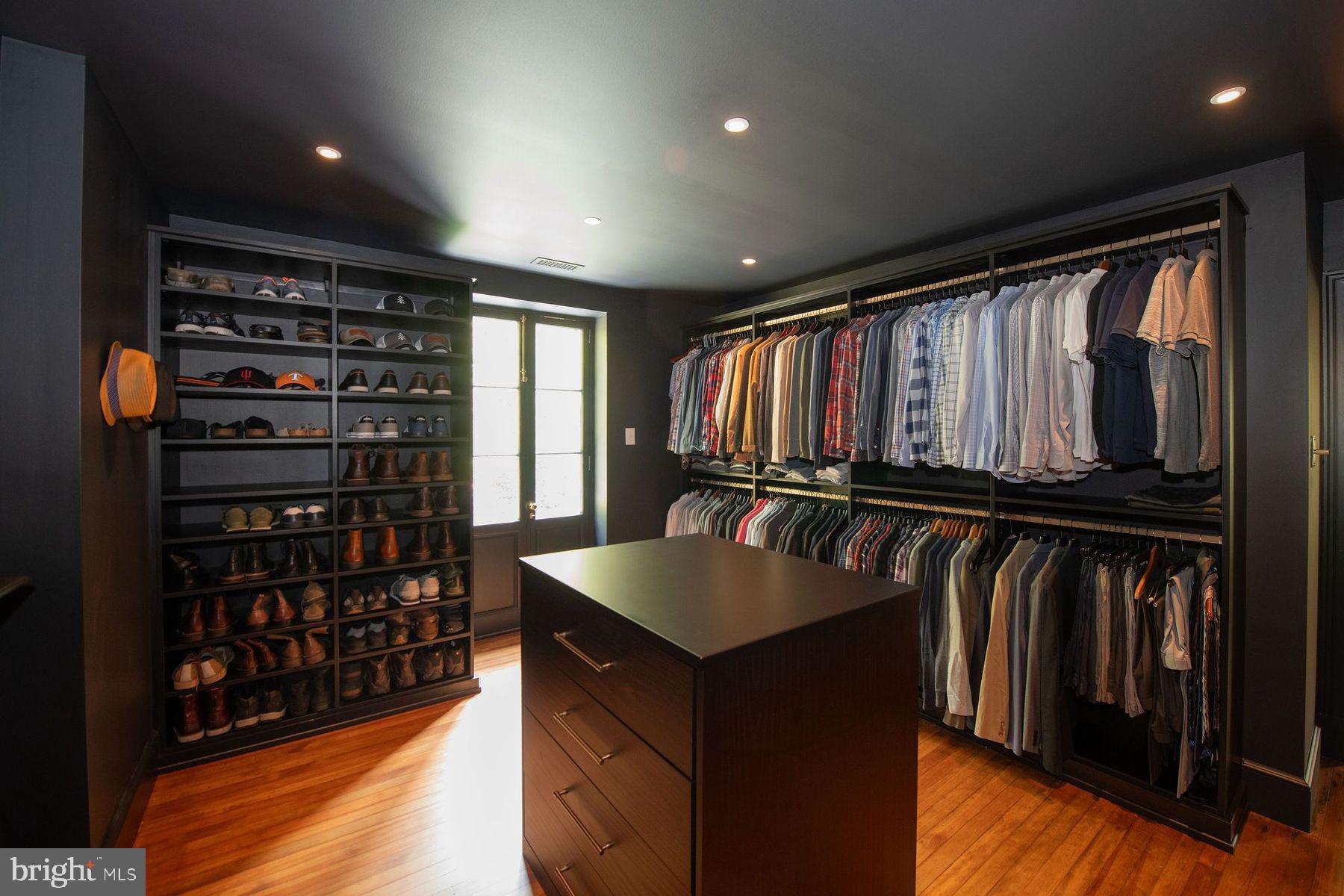 CHESTNUT HILL - Residential