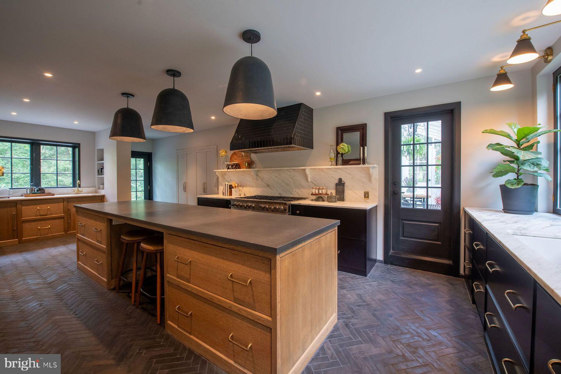 CHESTNUT HILL - Residential