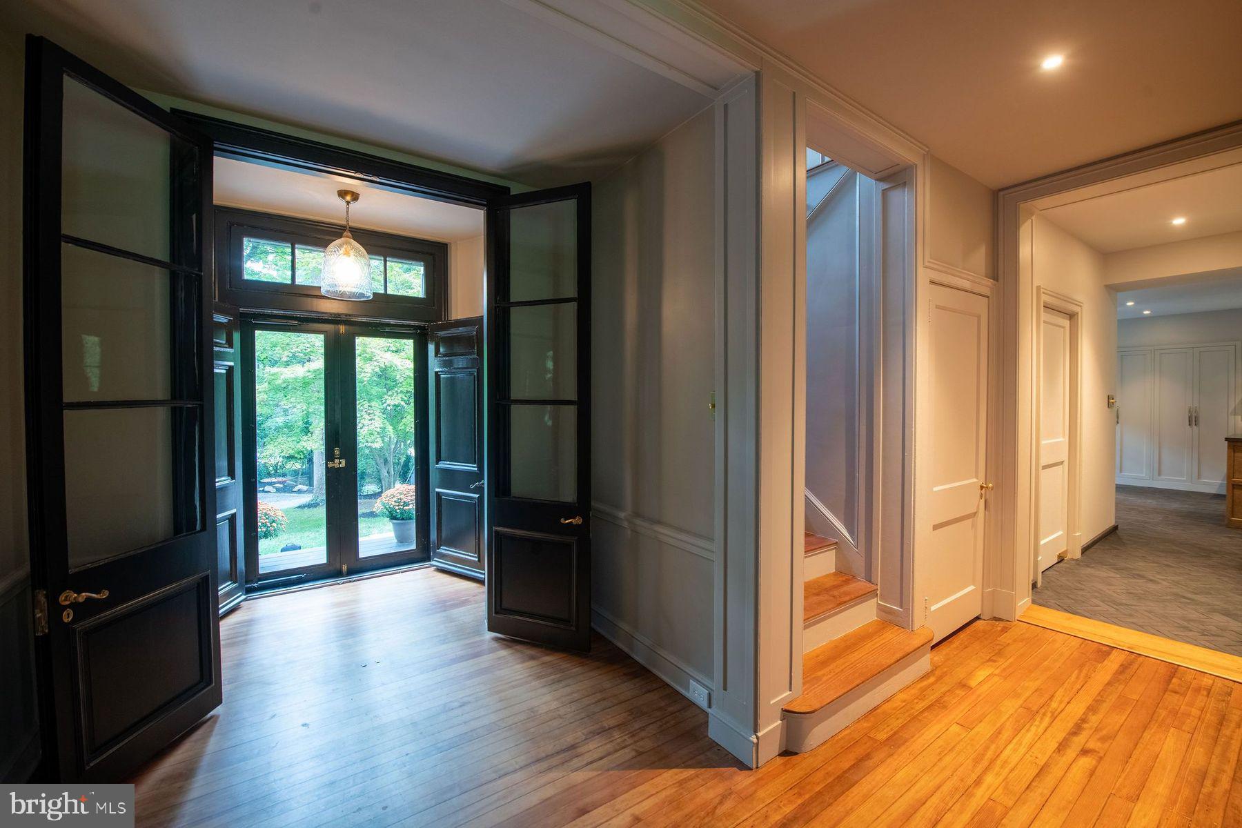 CHESTNUT HILL - Residential