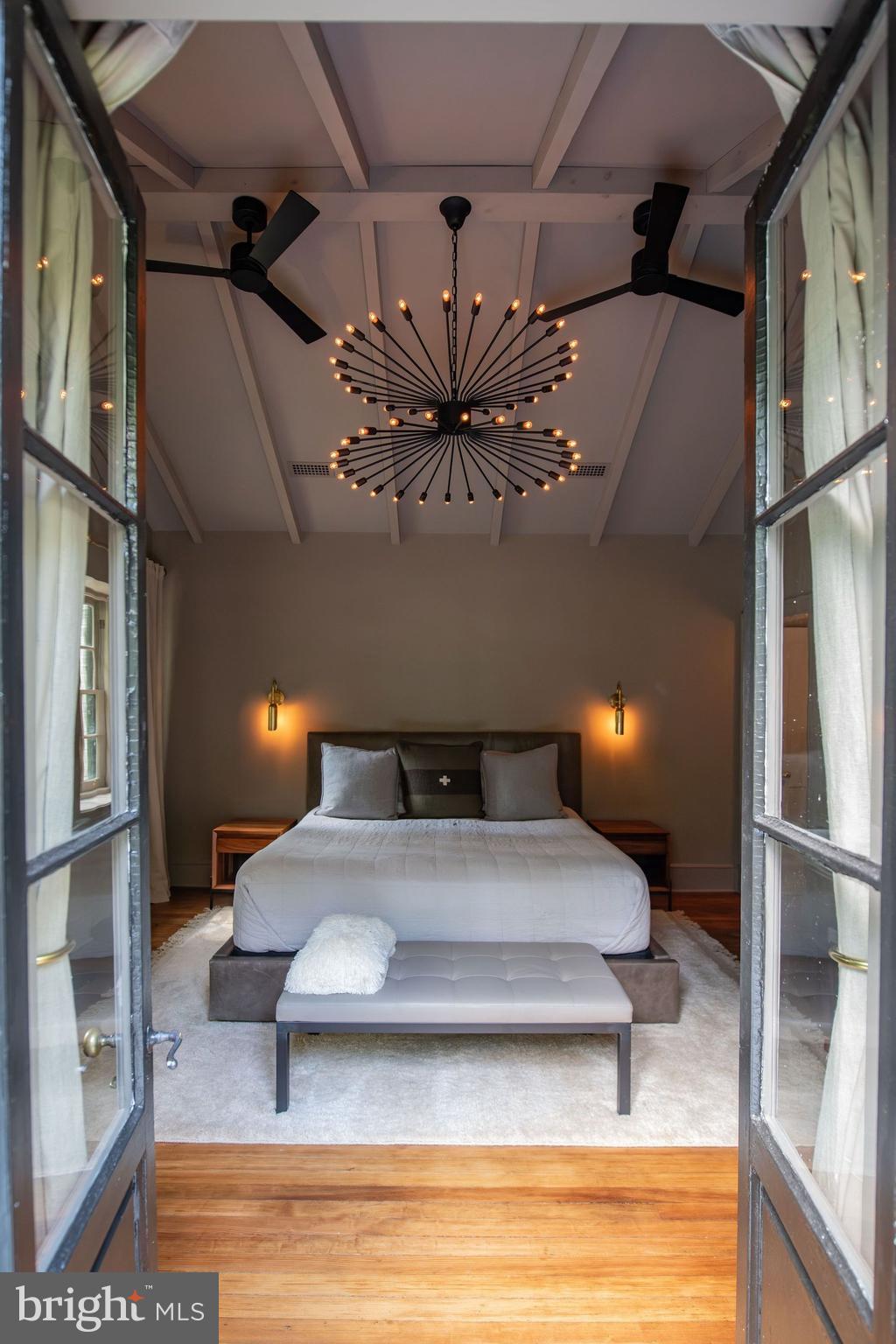 CHESTNUT HILL - Residential