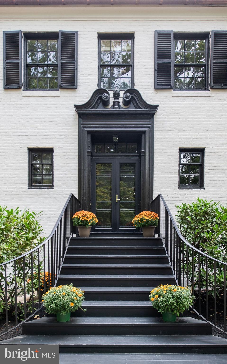 CHESTNUT HILL - Residential