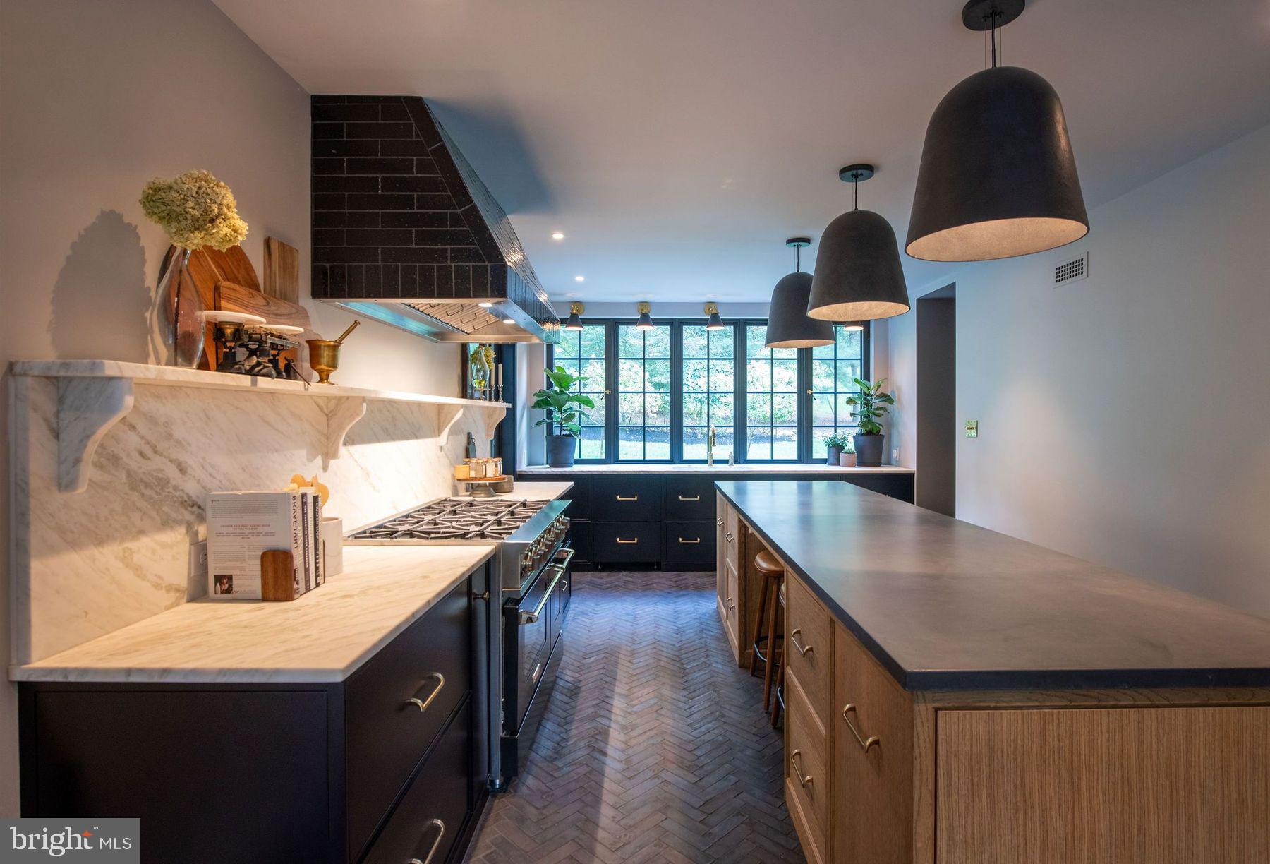 CHESTNUT HILL - Residential