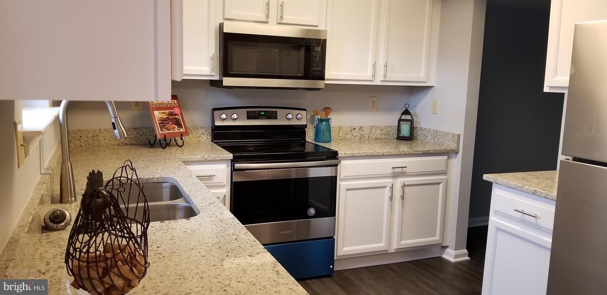 ST CHARLES HAMPSHIRE - Residential