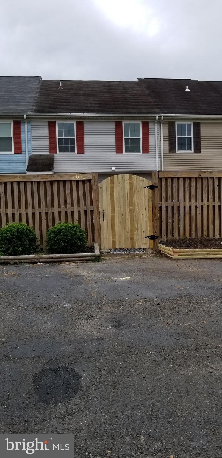 ST CHARLES HAMPSHIRE - Residential