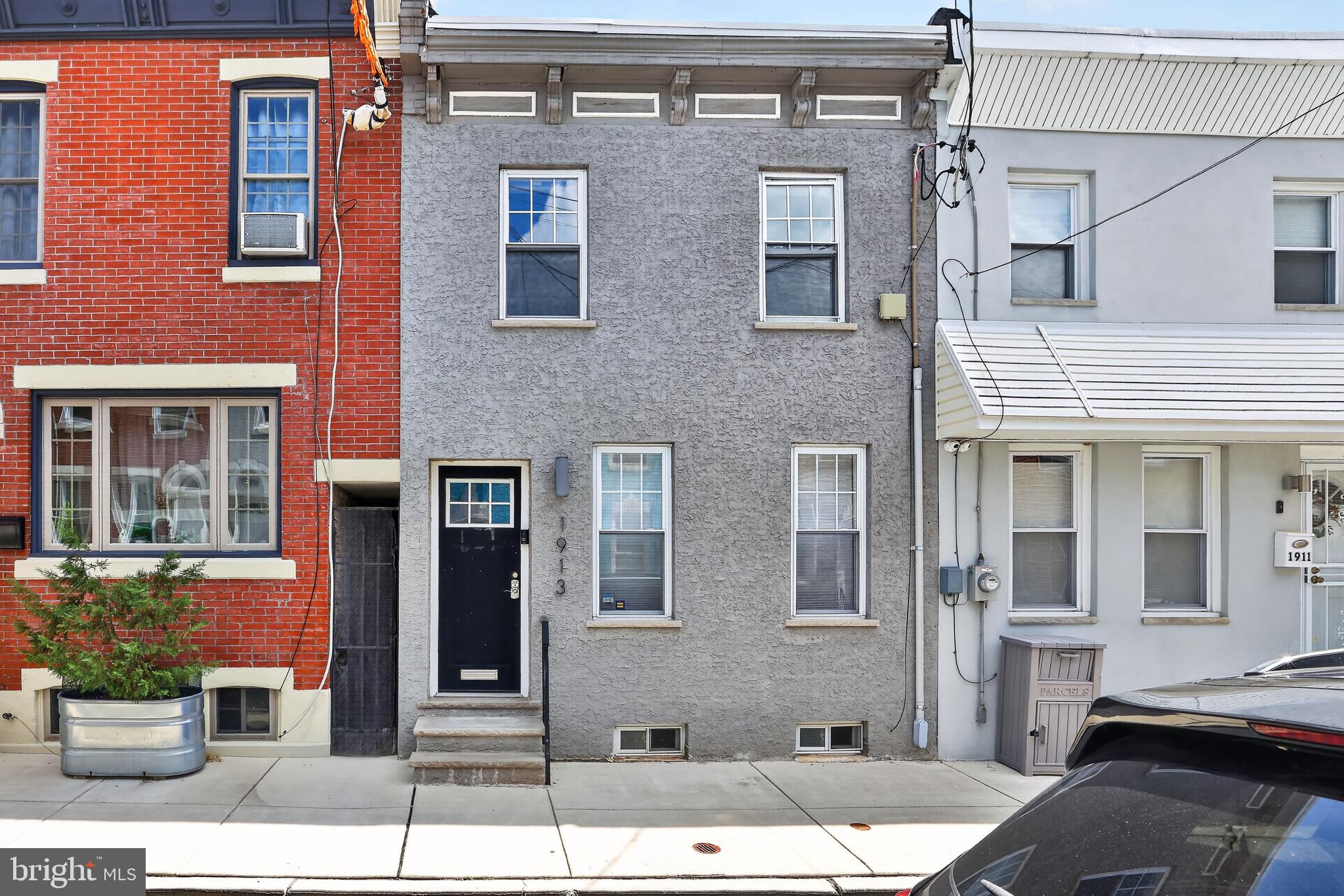 1913 N MUTTER STREET