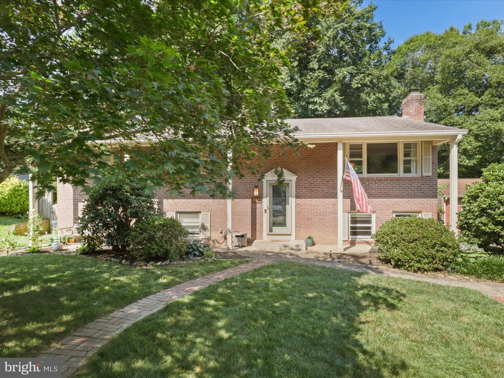 Have you been searching all summer long for the perfect home to come on the market? Wait no more. This detached, single-family gem is waiting for you to call it home. You'll enjoy this quiet neighborhood as the house is situated on a cul-de-sac.
You will love the 5 spacious bedrooms and 3 full bathrooms.. When you enter, you are greeted with its beautiful hardwood flooring. The kitchen is outfitted with gorgeous stainless steel appliances and an adjacent dining room that leads to a fantastic deck facing a backyard oasis of tranquil woods. Each bedroom is outfitted with a ceiling fan in addition to the attic fan for maximum air circulation. 3 bedrooms are located on the upper level. 2 additional bedrooms are located on the lower level. The 6th room/den has plenty of natural light which would be great for an office or NTC bedroom.
The lower level family room has a cozy wood burning fireplace and walks out to the backyard. This oasis of a home is less than 20 miles from DC.
Close to public transportation - bus stop, VRE train, and commuter lots. Minutes away from a plethora of restaurants and shopping plazas. Highly rated school pyramid: White Oaks Elementary School and Lake Braddock Secondary School.
Available for occupancy September 15th.
*One pet considered upon approval*