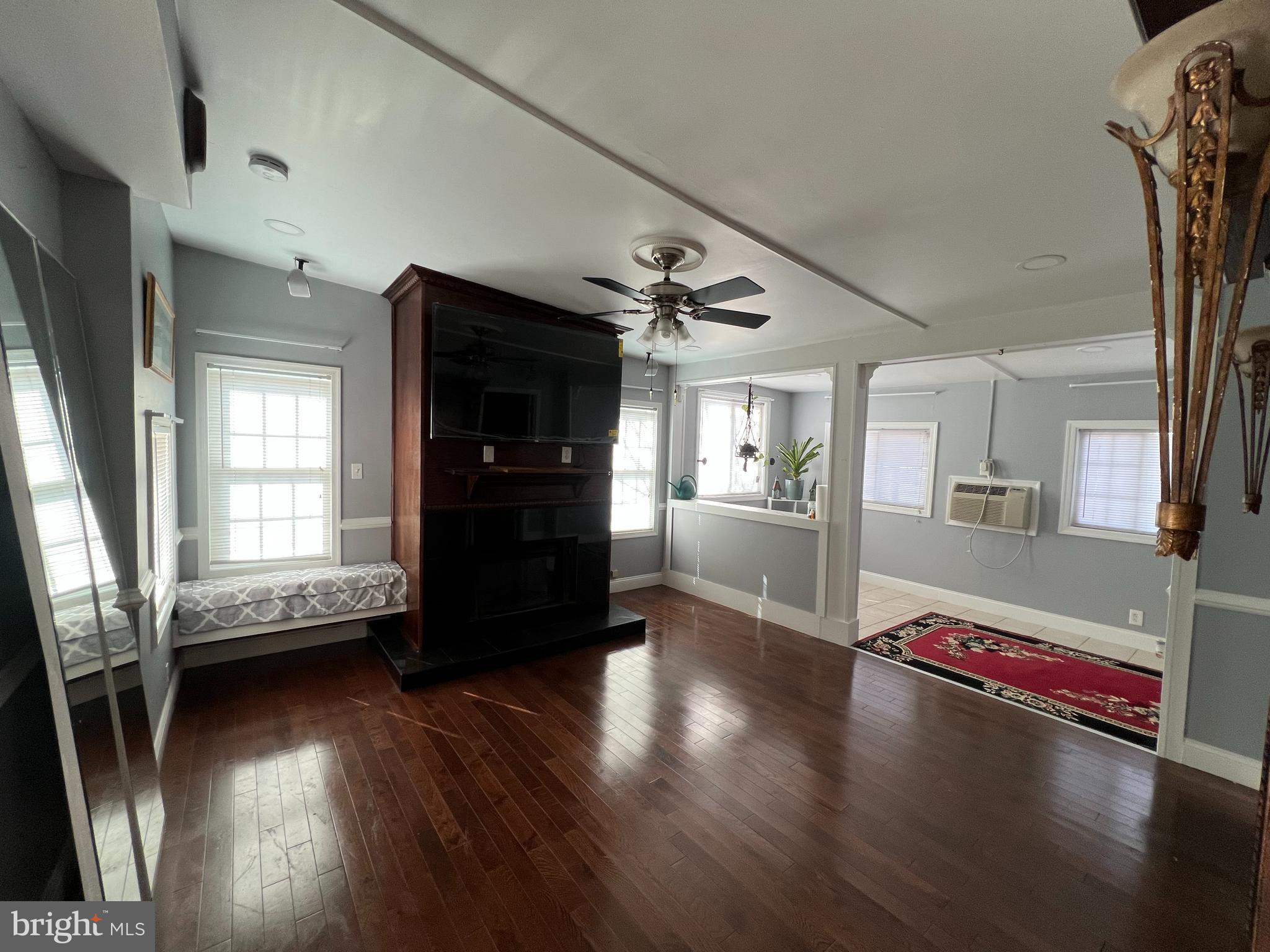 CONNECTICUT AVENUE ESTATES - Residential Income