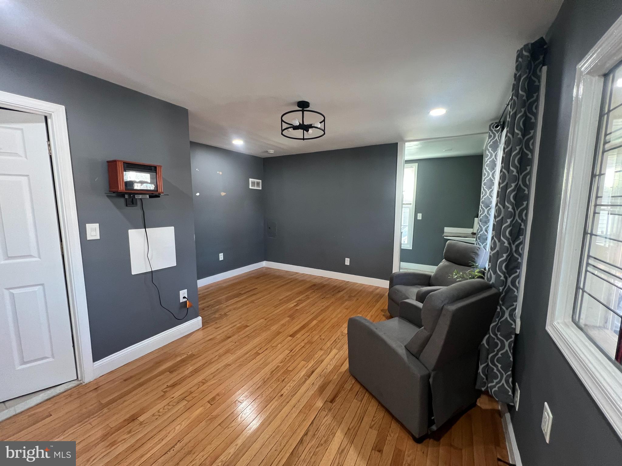 CONNECTICUT AVENUE ESTATES - Residential Income