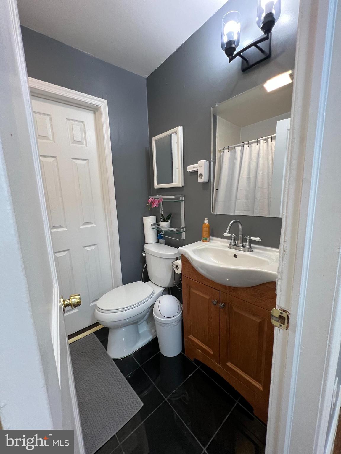 CONNECTICUT AVENUE ESTATES - Residential Income