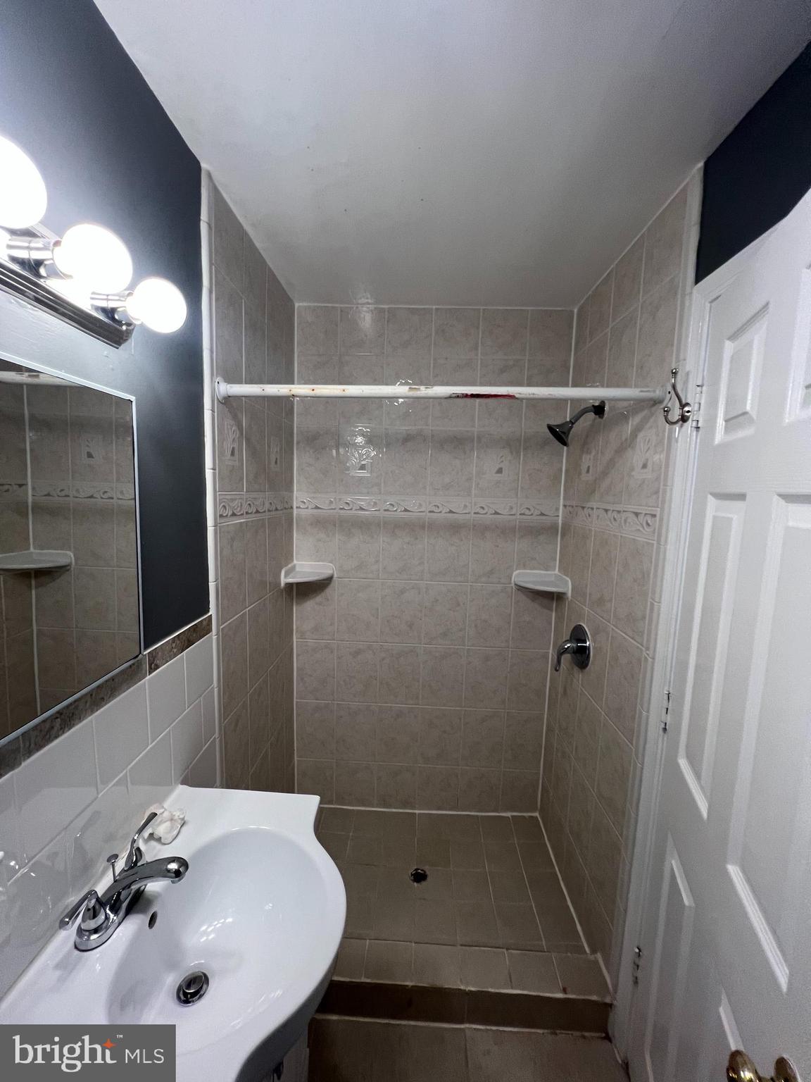CONNECTICUT AVENUE ESTATES - Residential Income