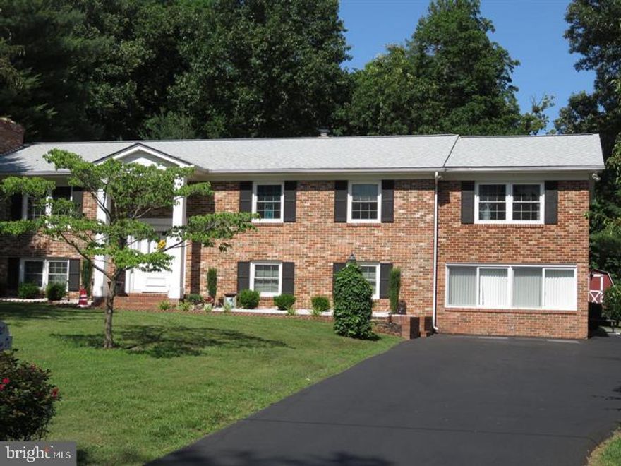 Just a lovely 4 BR, 2.5 bath all brick home in the most sought-after Community of Breton Bay. Home includes a spacious living room, sun room, and rec room, eat-in kitchen & huge master suite, which also includes a jetted tub (you provide your own duckies!)!! Expansive screened-in back porch that's perfect for shaded relaxation at it's best, as well as those crab feasts that are very prevalent in the Southern Maryland area! Also, items available to the tenant at their expense, that are available in the community, include the Recreational pursuits of golf, tennis, swimming, playground, walking trails & pier & beach activities.