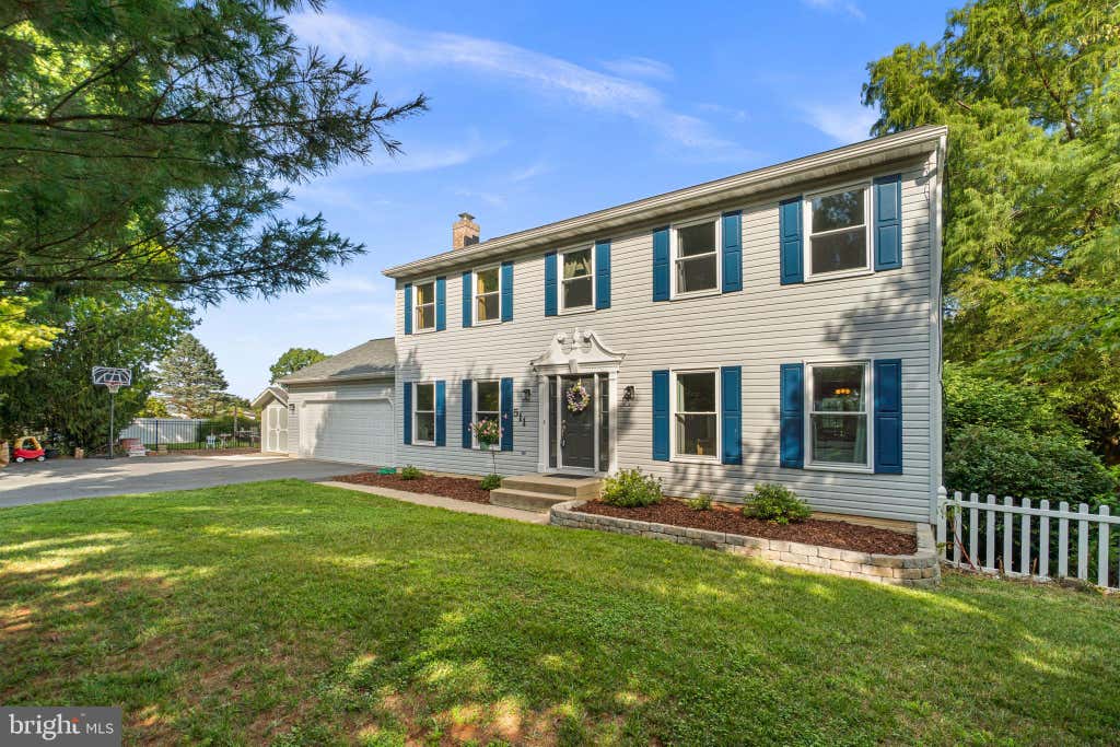 Photo of 511 Marshall Drive, WESTMINSTER, MD 21157 (MLS # MDCR2037028)