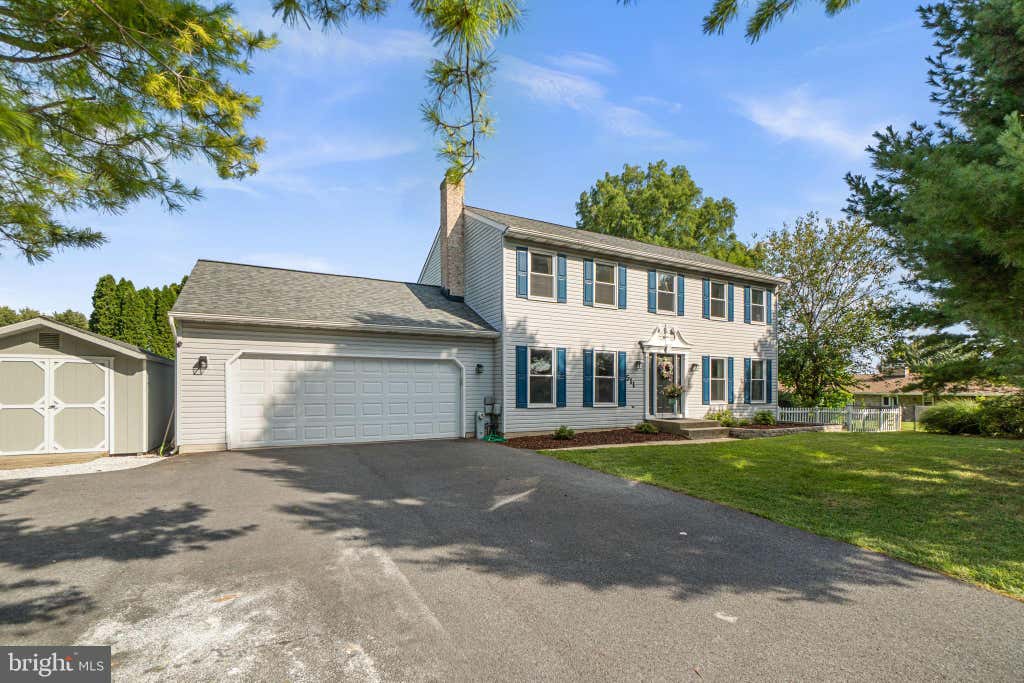 Photo of 511 Marshall Drive, WESTMINSTER, MD 21157 (MLS # MDCR2037028)