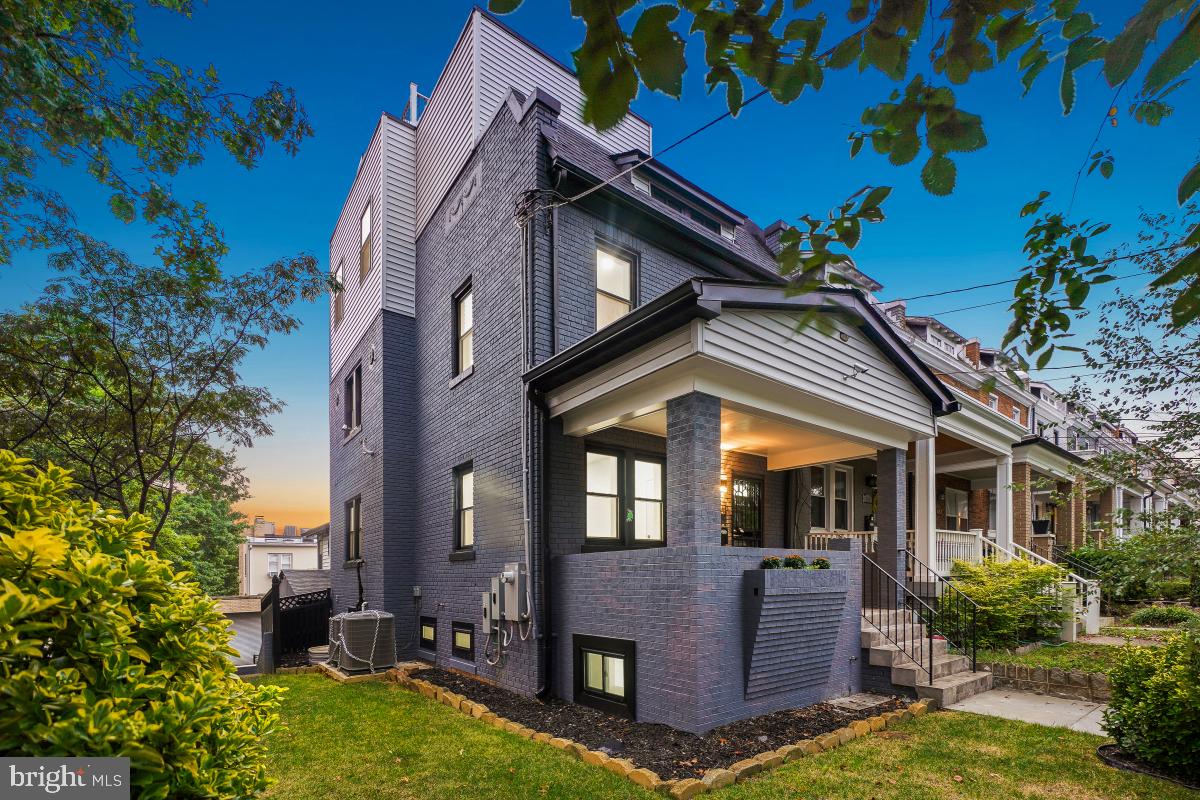 461 DELAFIELD PLACE NW