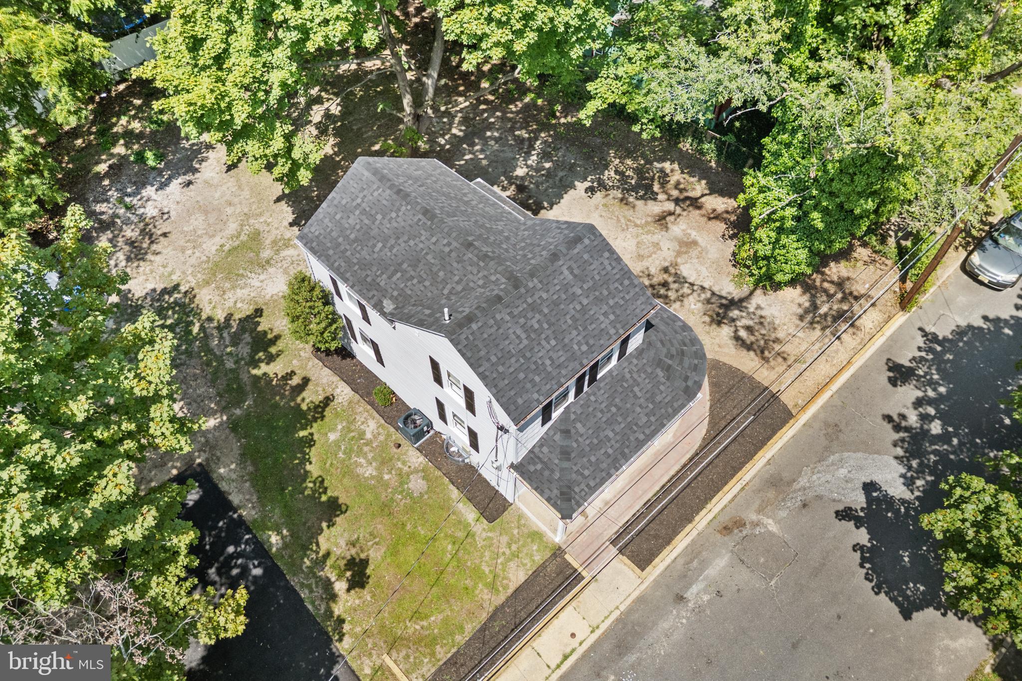 27 E PHOENIX AVENUE