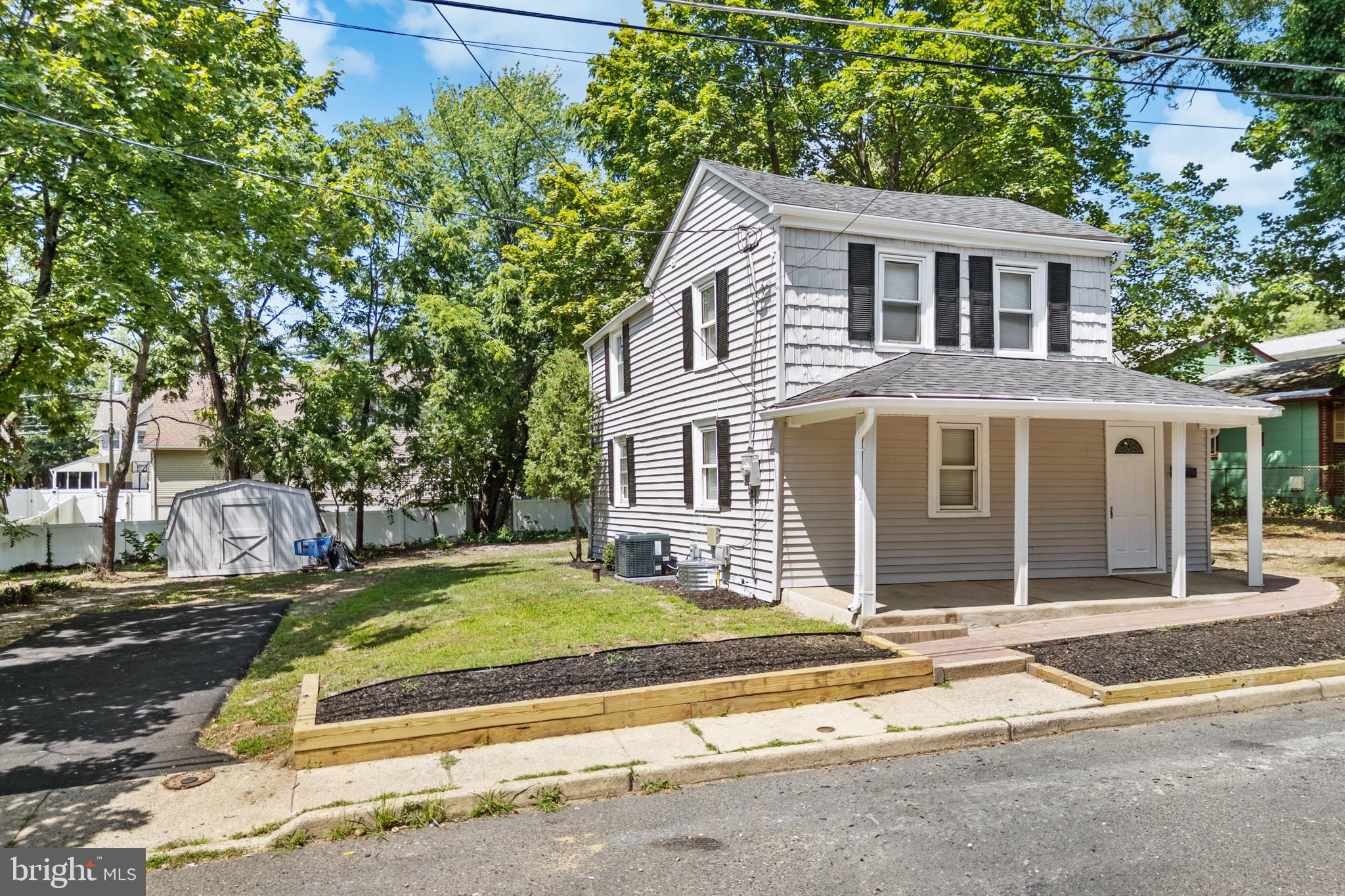 27 E PHOENIX AVENUE