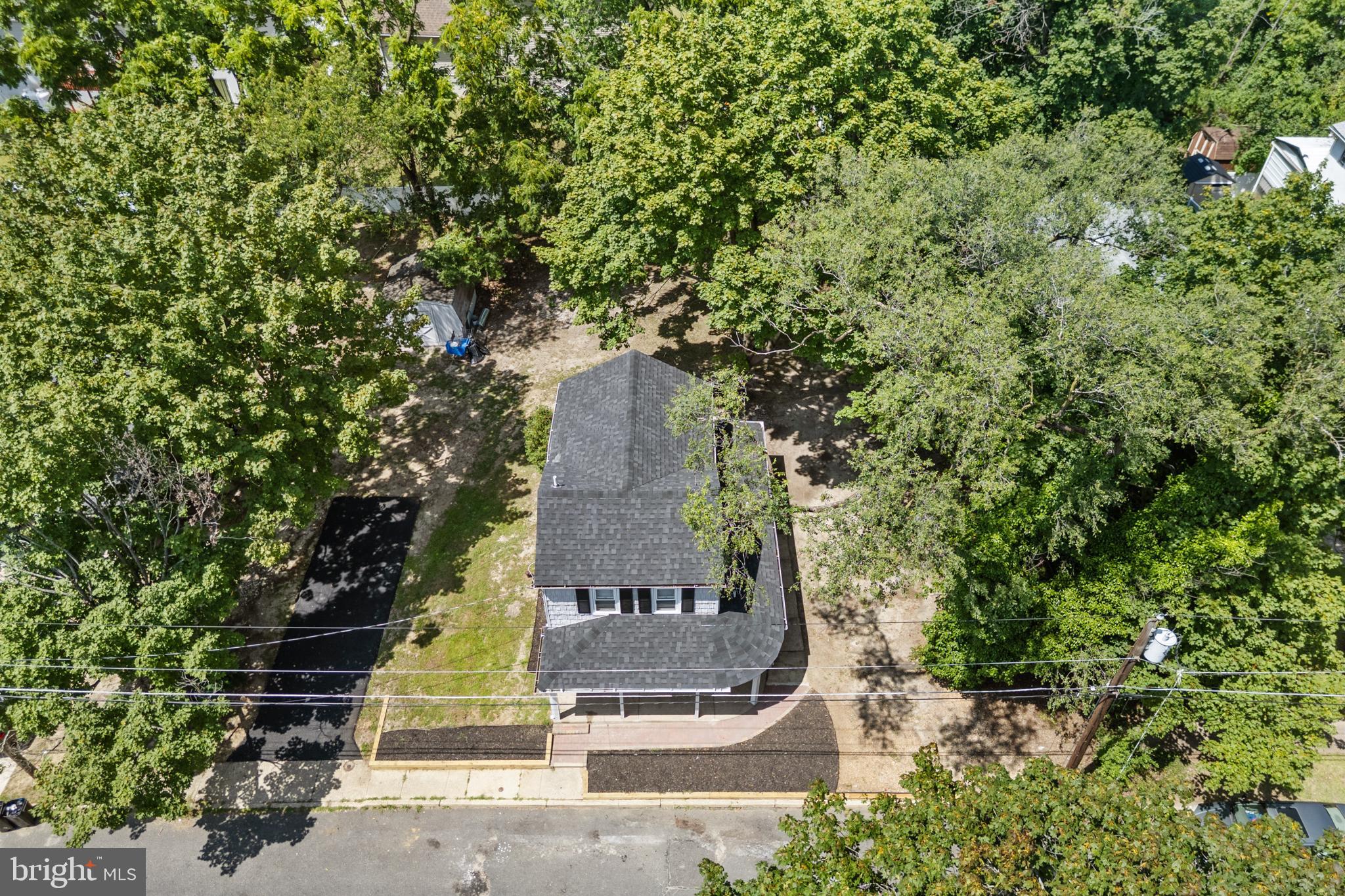27 E PHOENIX AVENUE