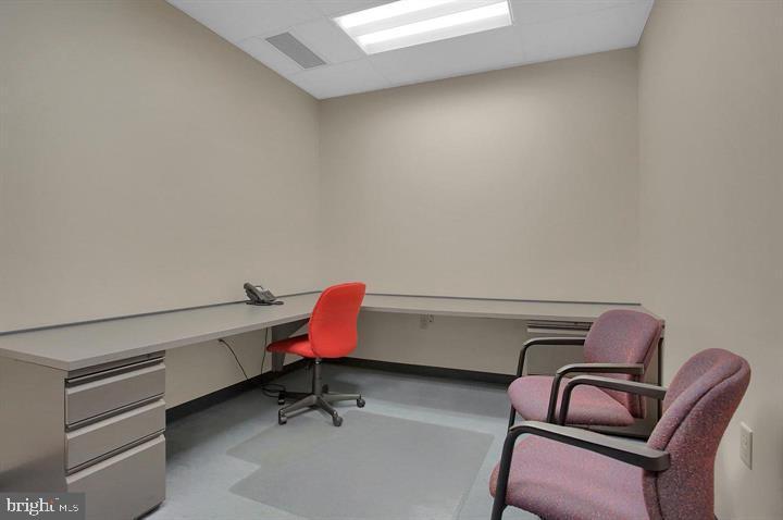 ROSSMOYNE - Commercial Lease