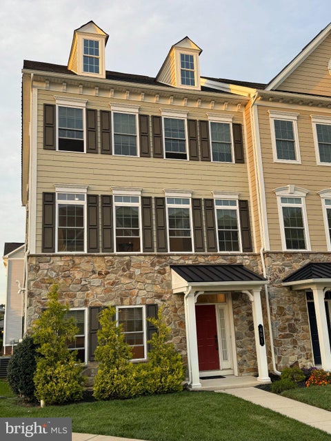Townhouse For Sale - 401 S Atwater Drive<br/> MALVERN, PA 19355