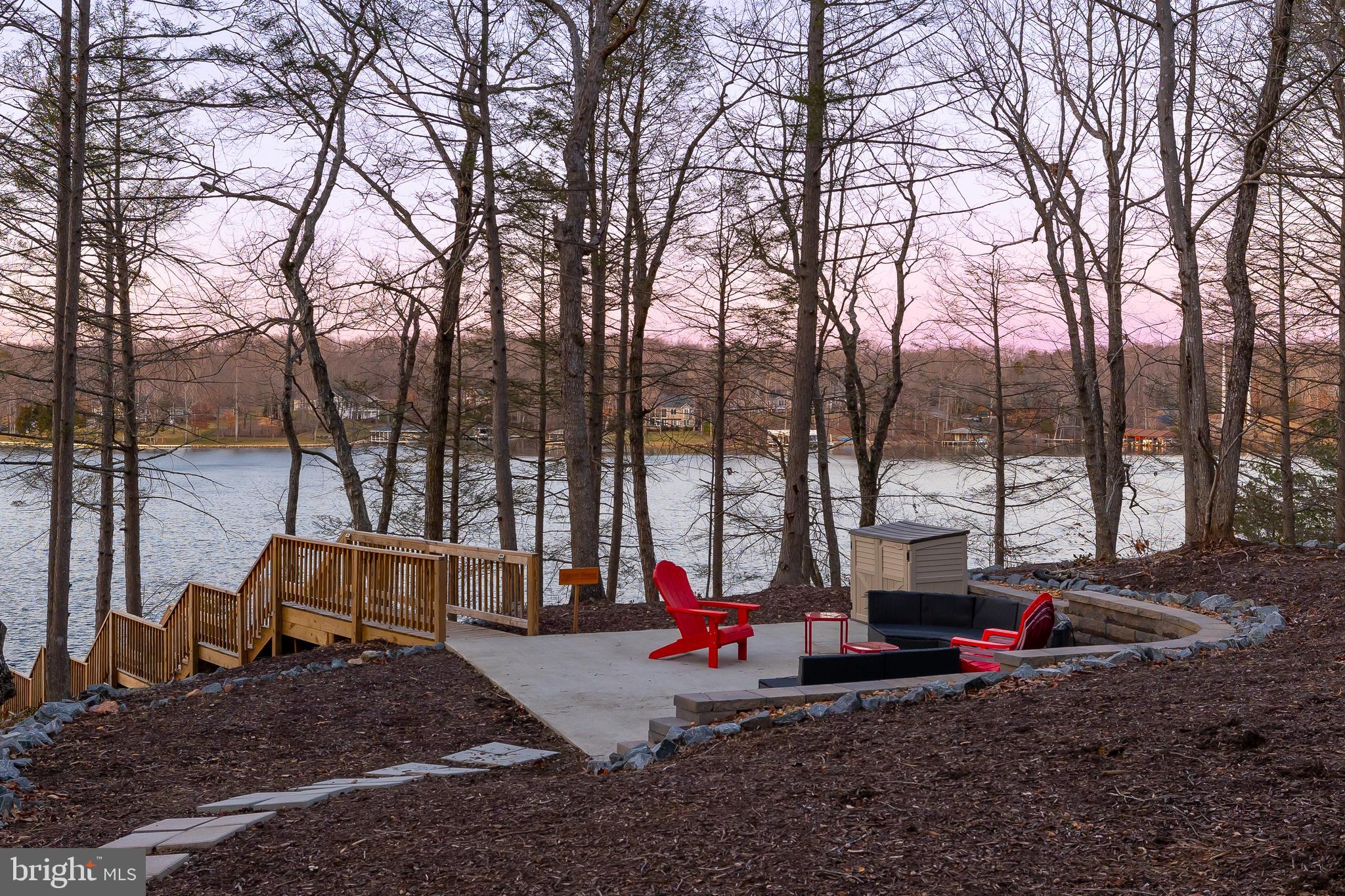 TALL PINES - Residential