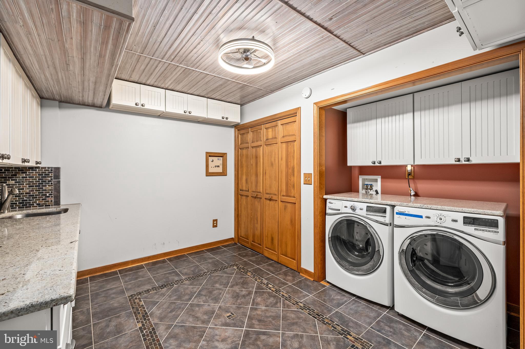 TALL PINES - Residential