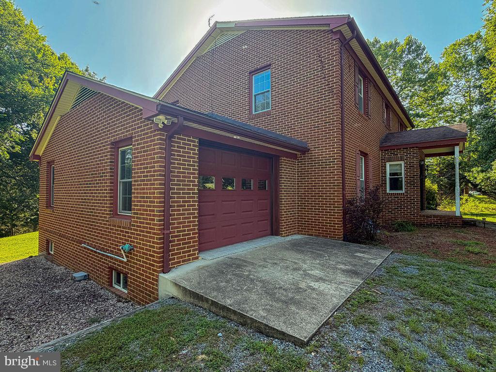 11 HICKORY LANE