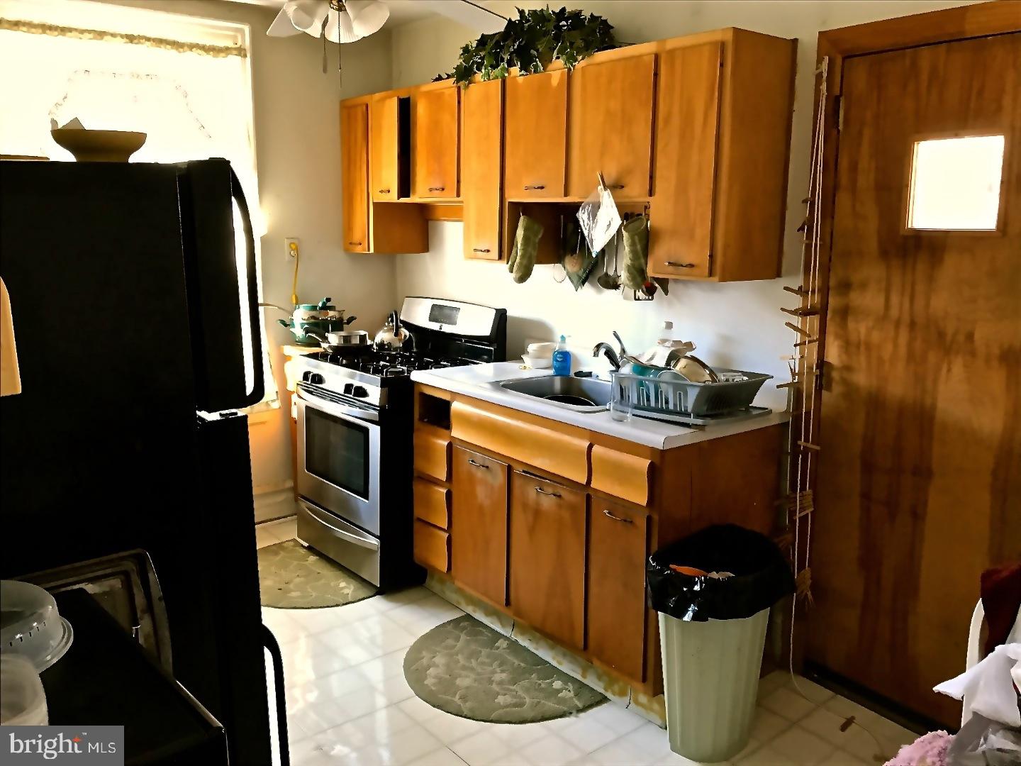 UNIVERSITY CITY - Residential Income