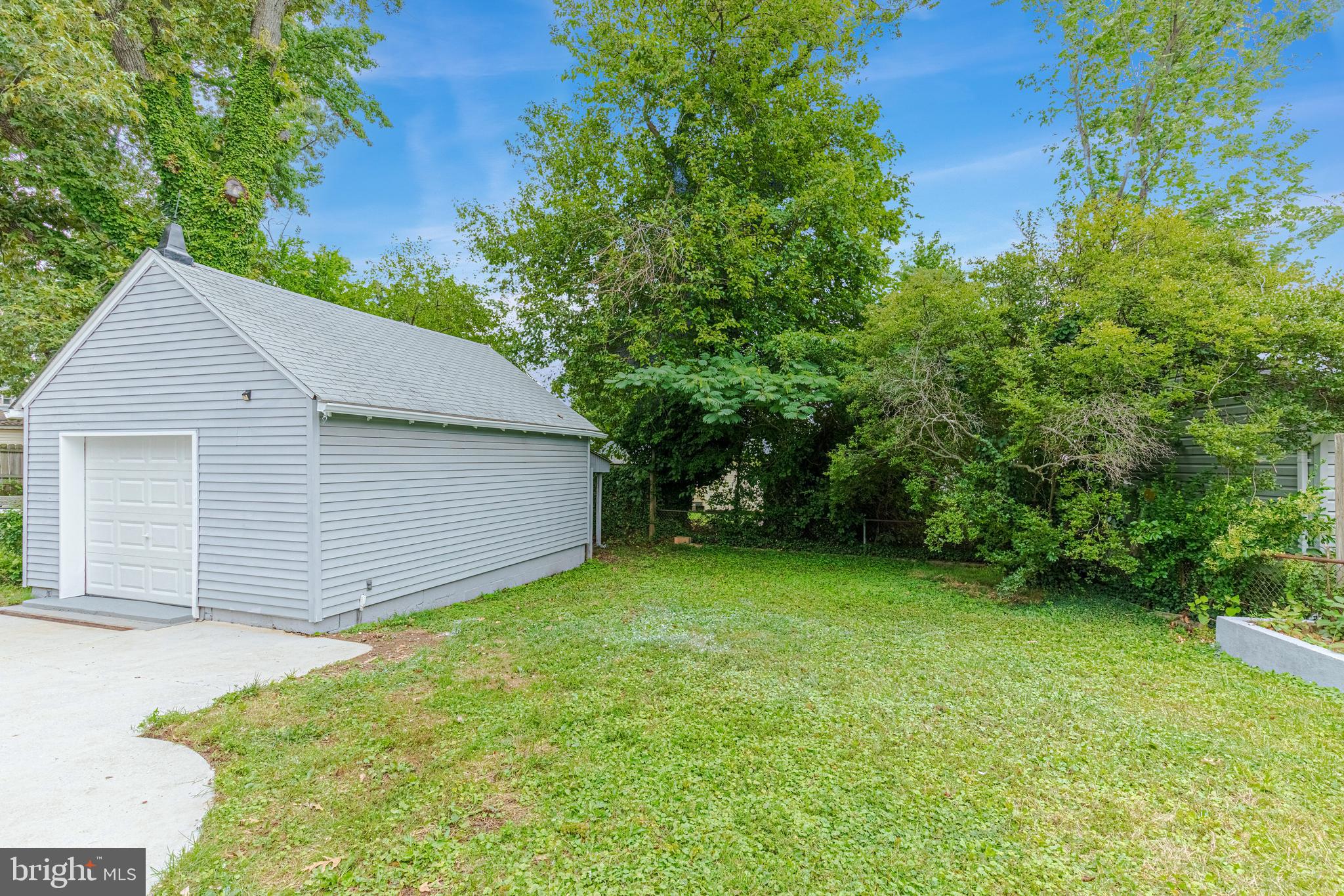 LANDOVER HILLS - Residential