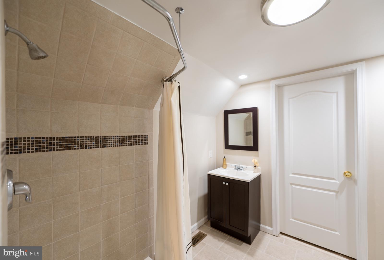 MEADOWBROOKE HUNT - Residential