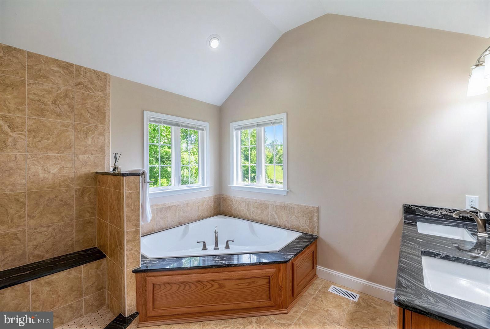 MEADOWBROOKE HUNT - Residential