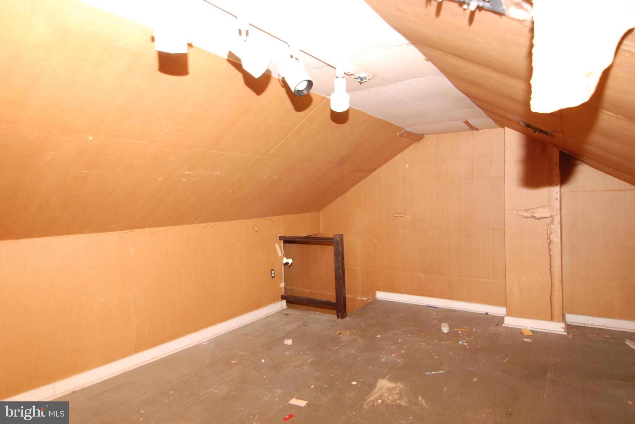 WEST HILLS - Residential