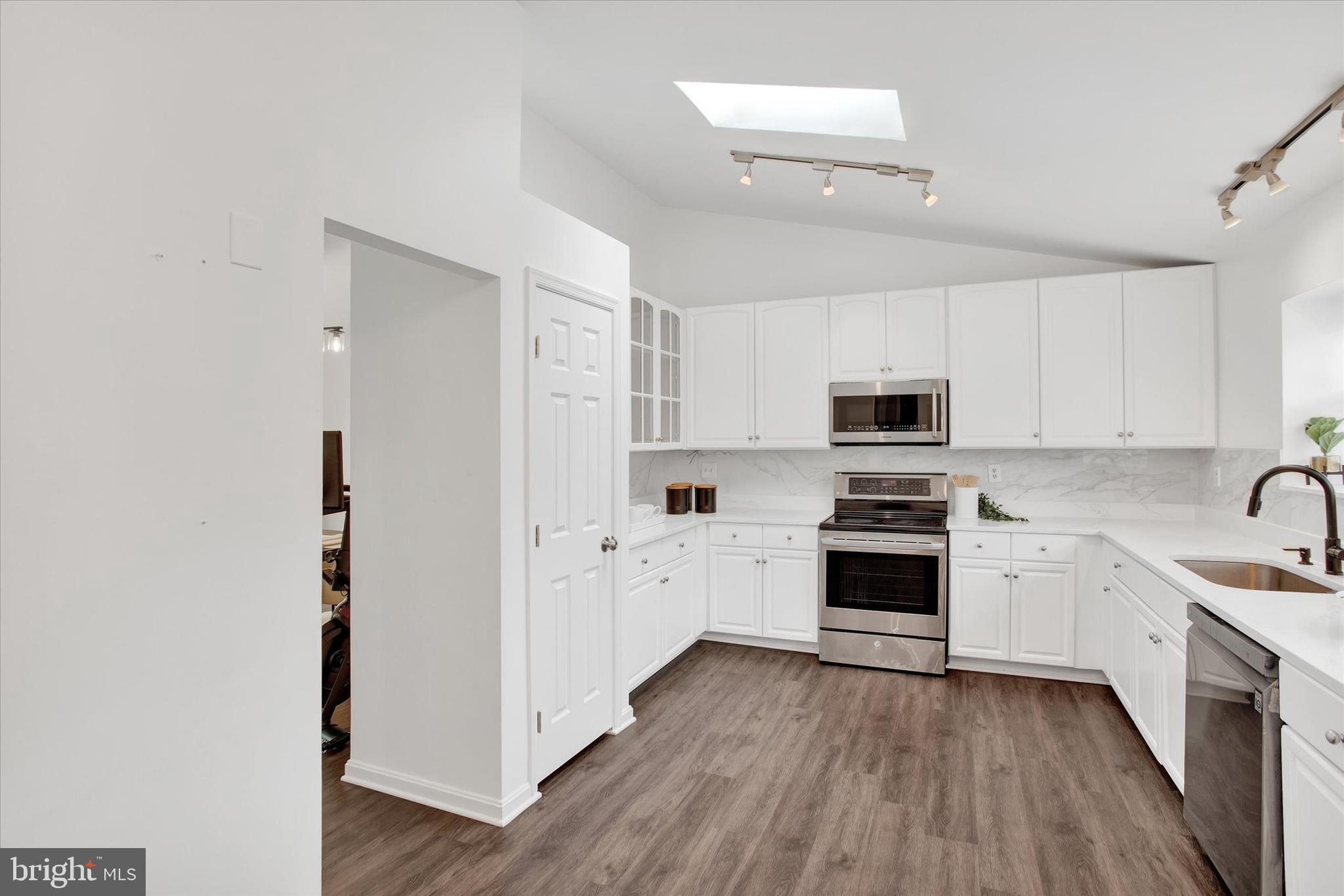 SUNRISE PLAT FIVE - Residential