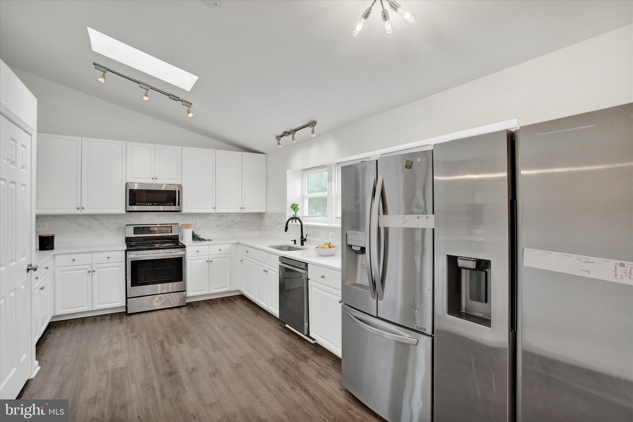 SUNRISE PLAT FIVE - Residential