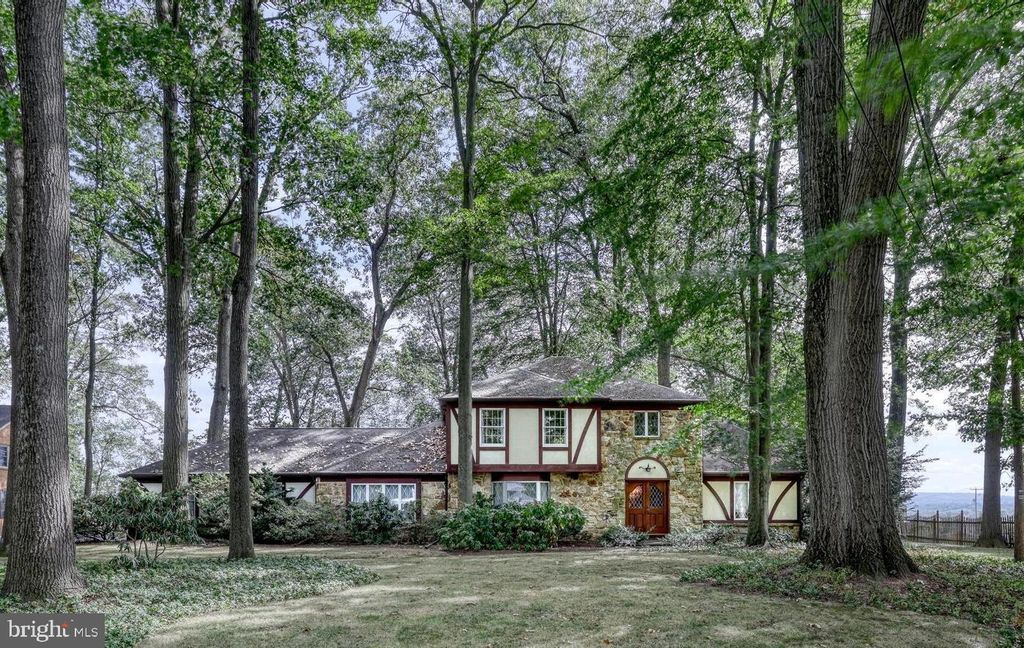 Photo of 812 Flintlock Ridge Rd, MECHANICSBURG, PA 17055 (MLS # PACB2047446)