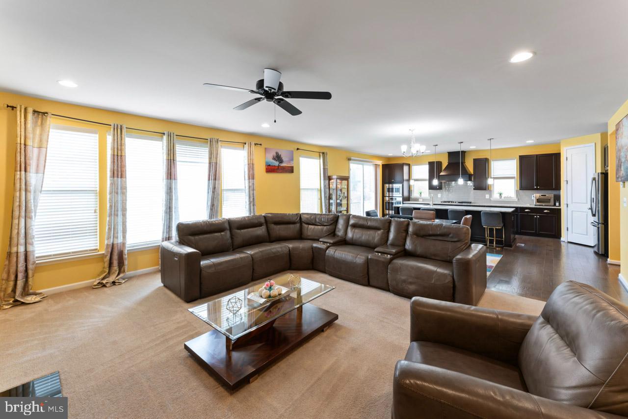 COURTHOUSE MANOR - Residential