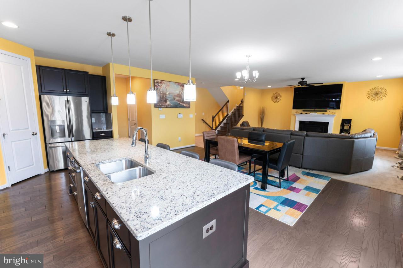 COURTHOUSE MANOR - Residential