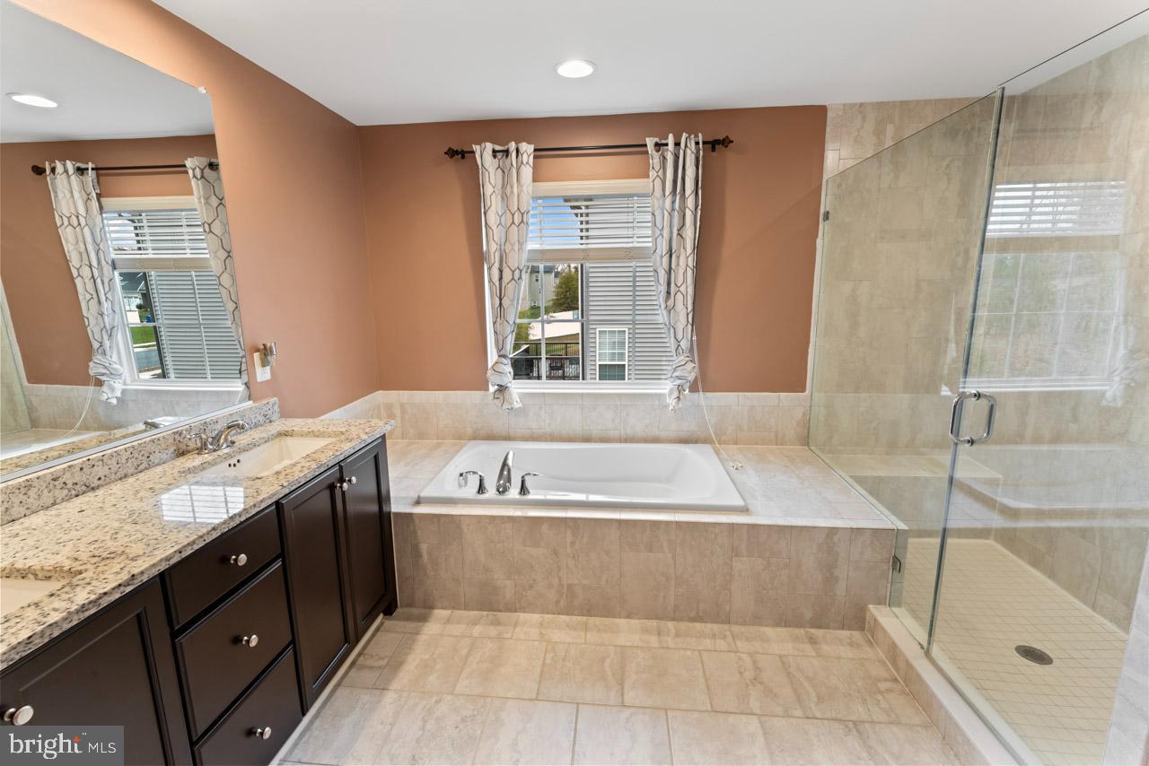 COURTHOUSE MANOR - Residential