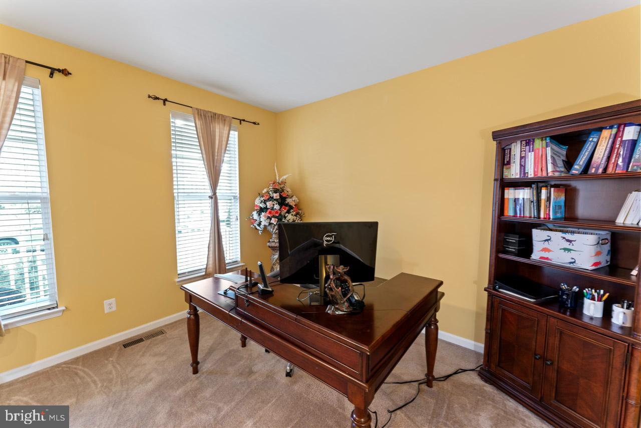 COURTHOUSE MANOR - Residential