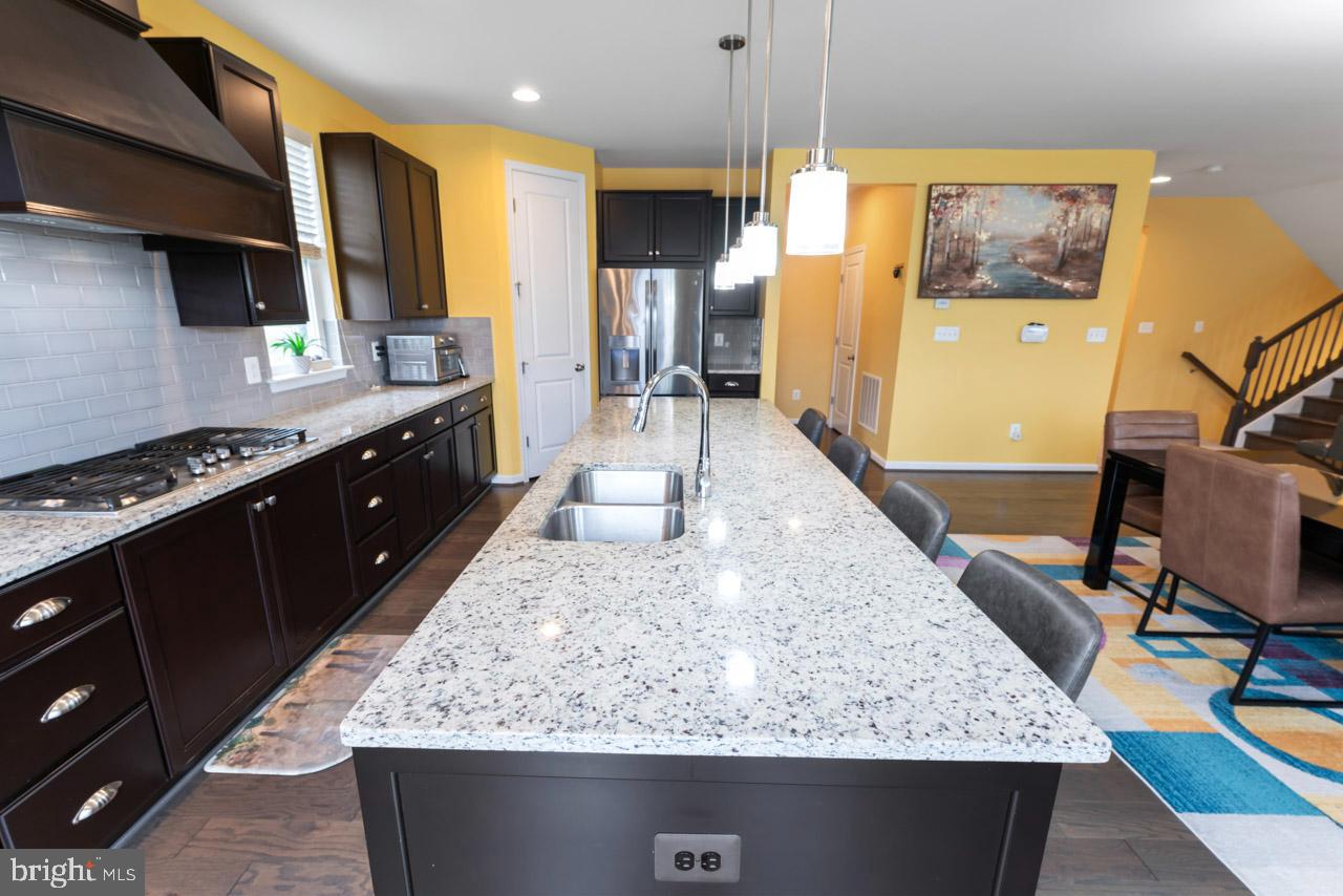 COURTHOUSE MANOR - Residential