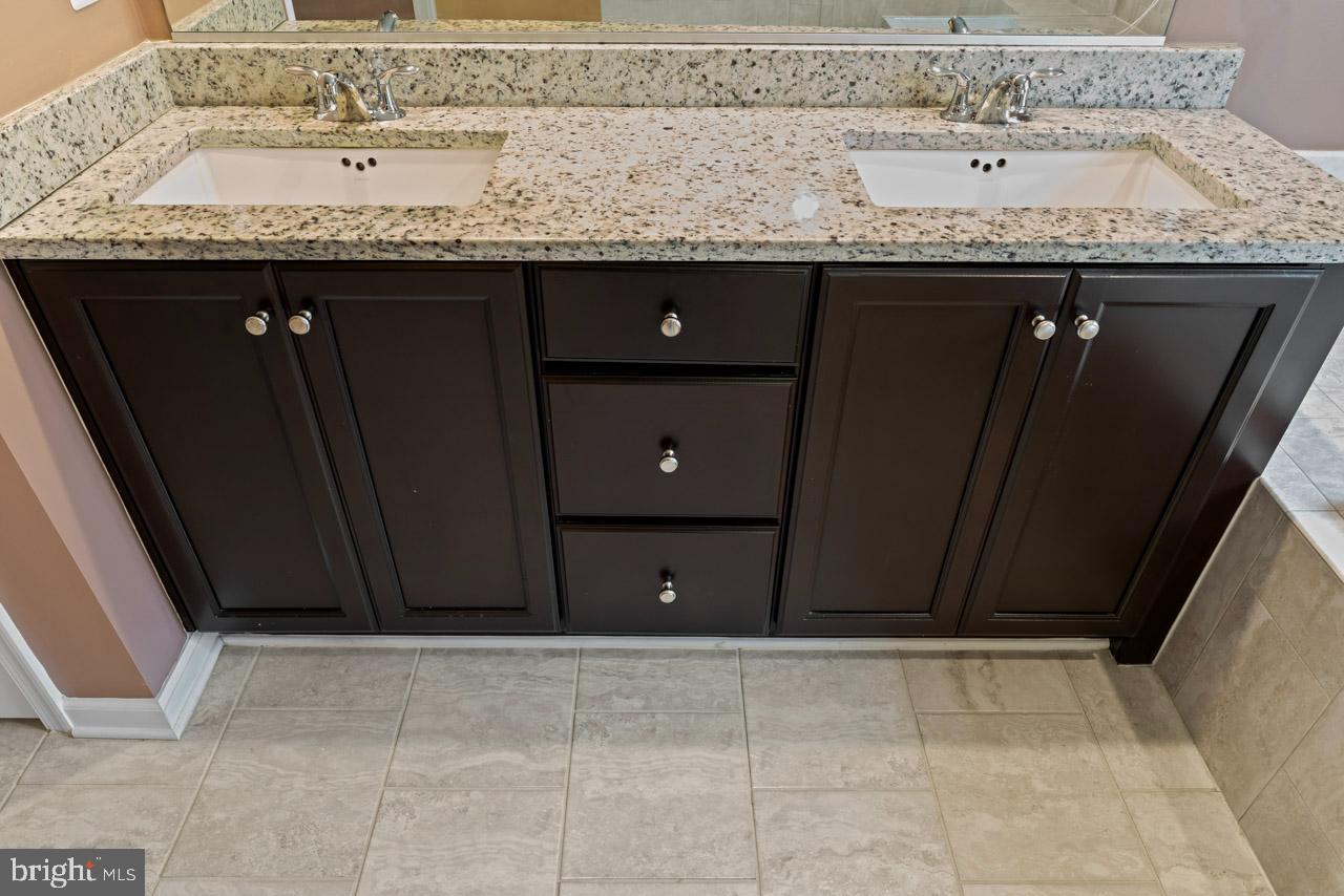 COURTHOUSE MANOR - Residential