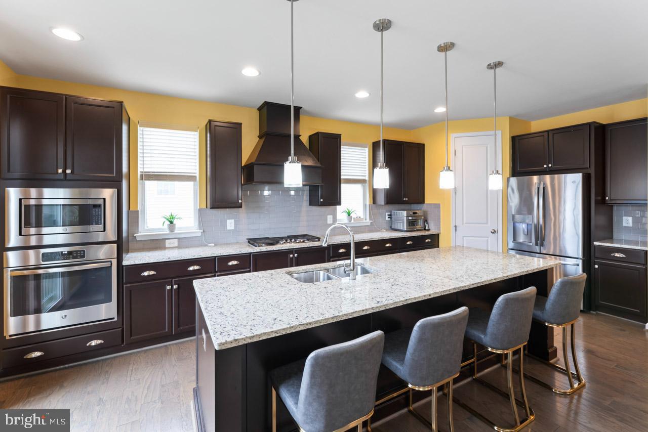 COURTHOUSE MANOR - Residential