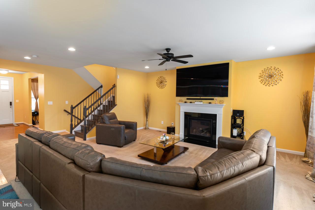 COURTHOUSE MANOR - Residential