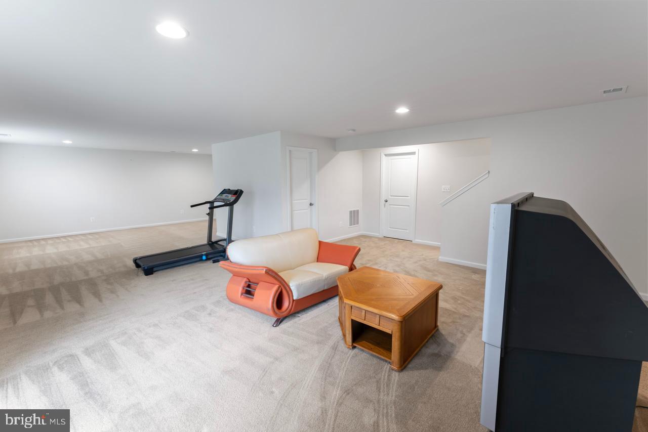 COURTHOUSE MANOR - Residential