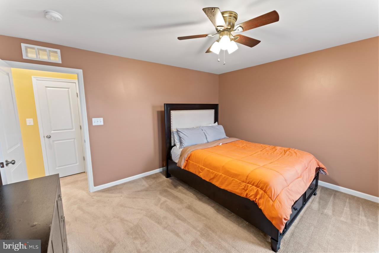 COURTHOUSE MANOR - Residential